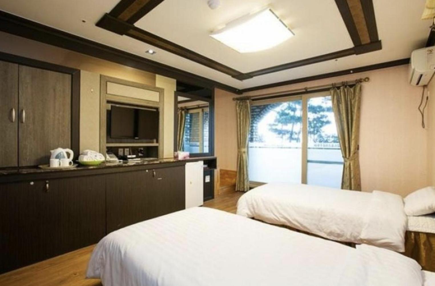 סאוגוויפו Jeju Ts Youth Hostel & Resort מראה חיצוני תמונה