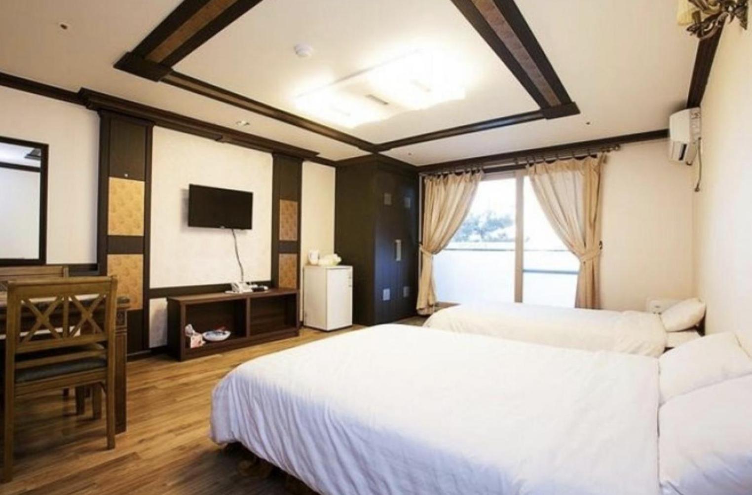 סאוגוויפו Jeju Ts Youth Hostel & Resort מראה חיצוני תמונה