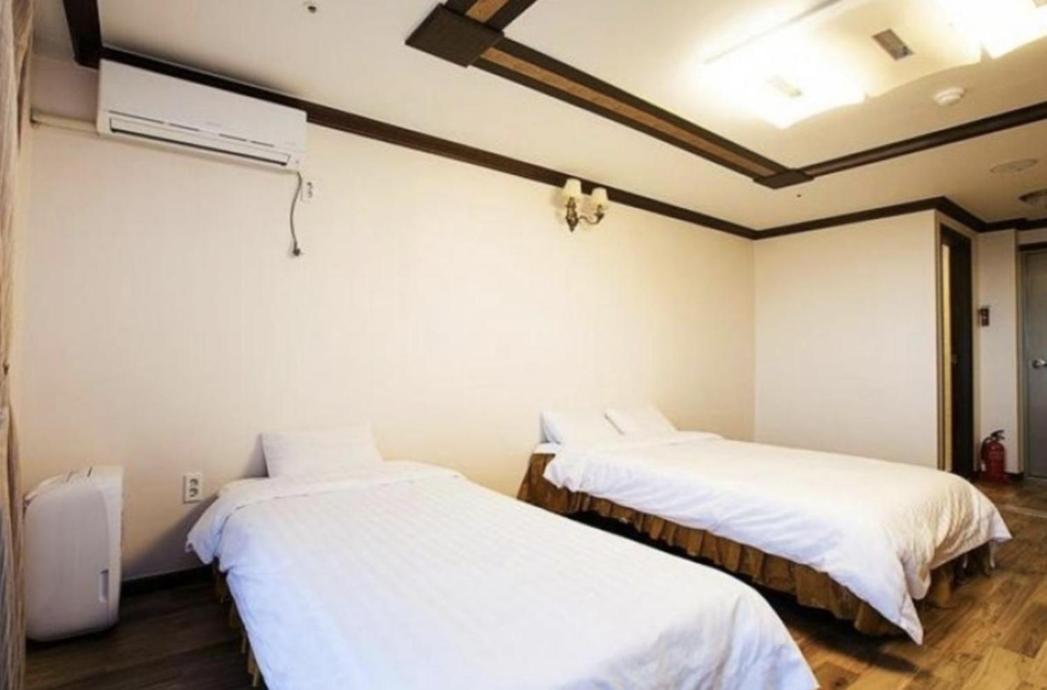 סאוגוויפו Jeju Ts Youth Hostel & Resort מראה חיצוני תמונה