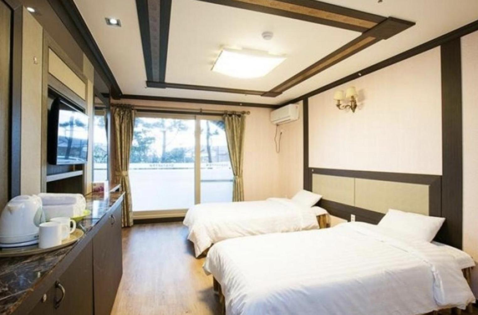 סאוגוויפו Jeju Ts Youth Hostel & Resort מראה חיצוני תמונה