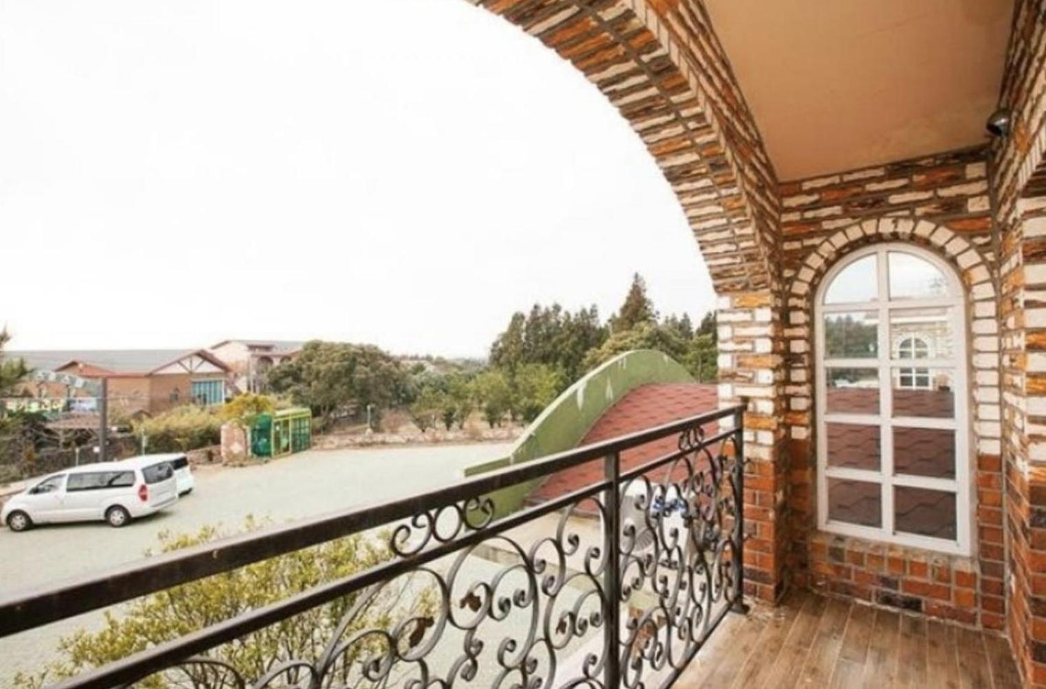 סאוגוויפו Jeju Ts Youth Hostel & Resort מראה חיצוני תמונה
