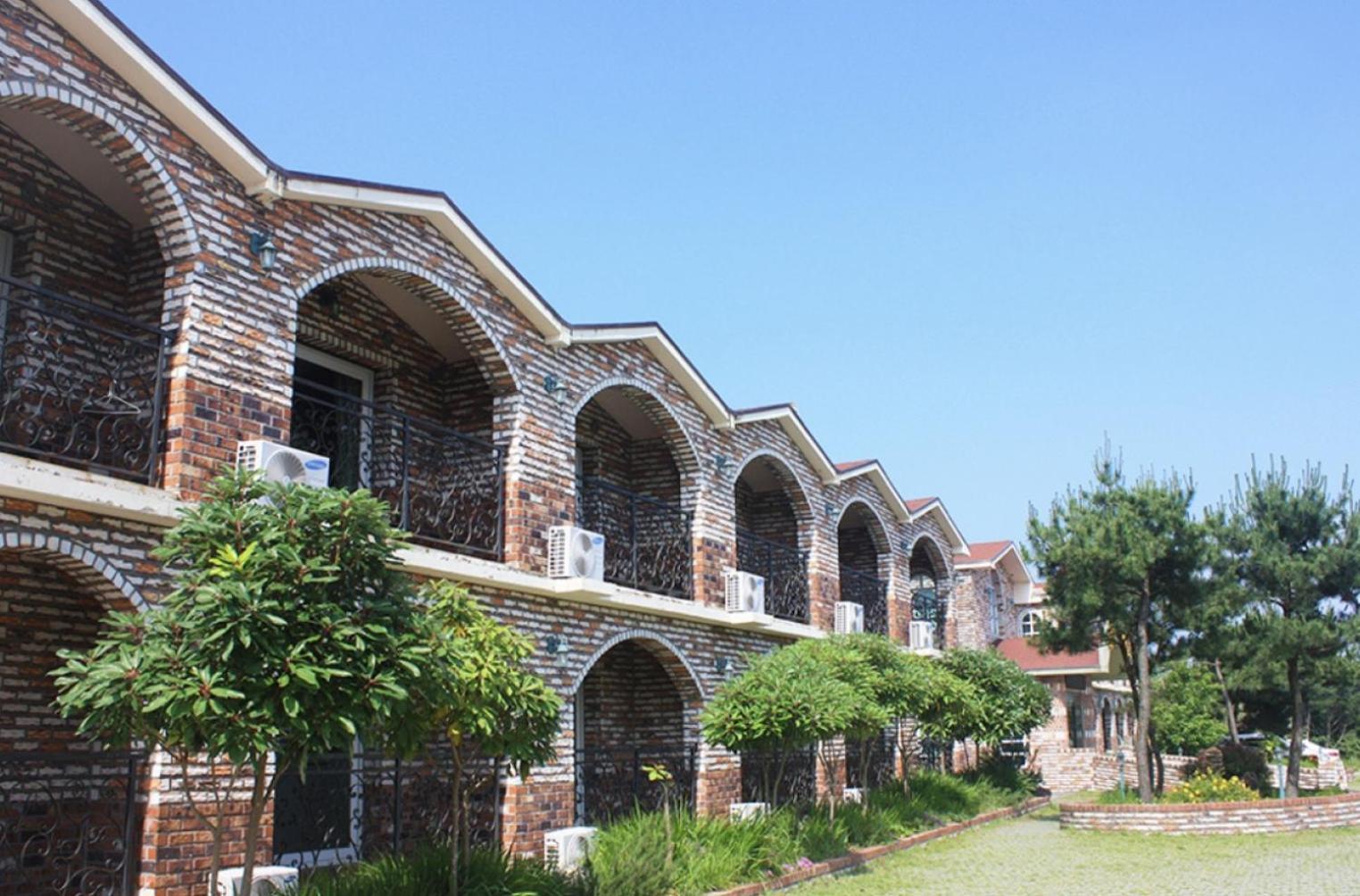 סאוגוויפו Jeju Ts Youth Hostel & Resort מראה חיצוני תמונה