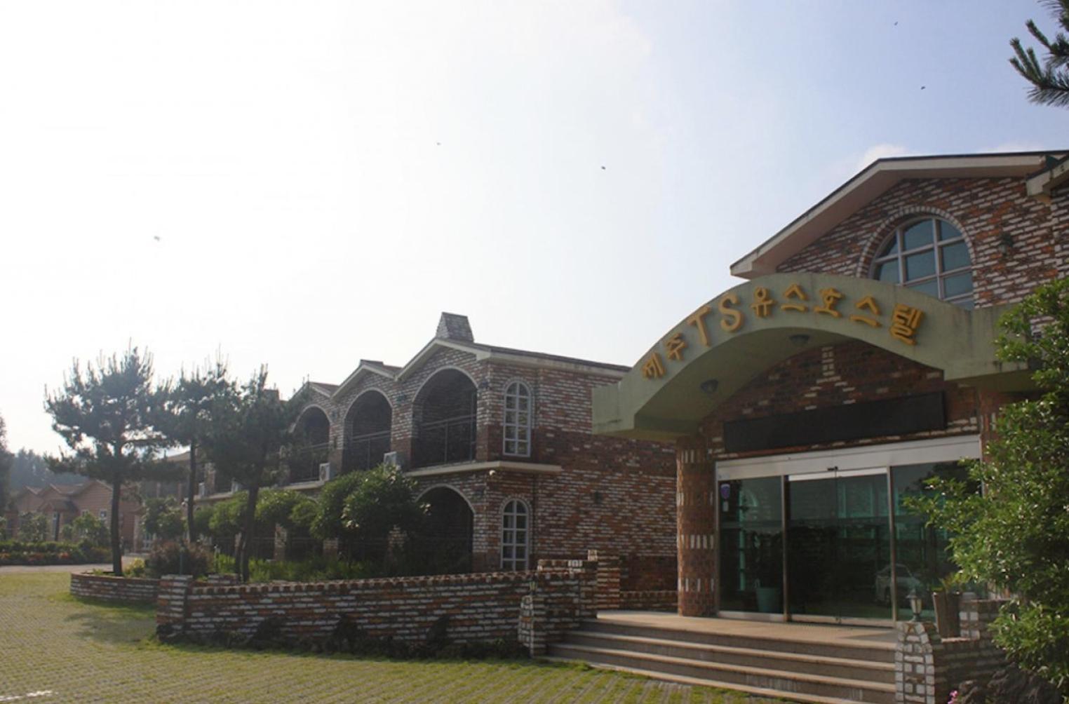 סאוגוויפו Jeju Ts Youth Hostel & Resort מראה חיצוני תמונה