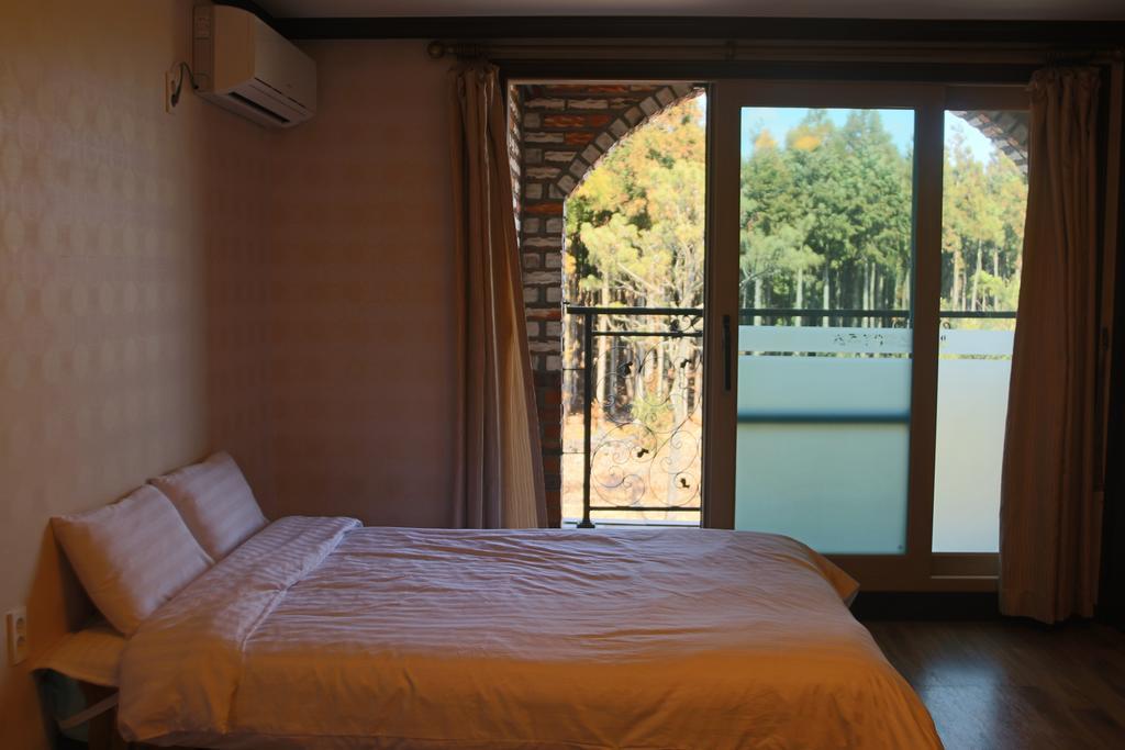 סאוגוויפו Jeju Ts Youth Hostel & Resort מראה חיצוני תמונה