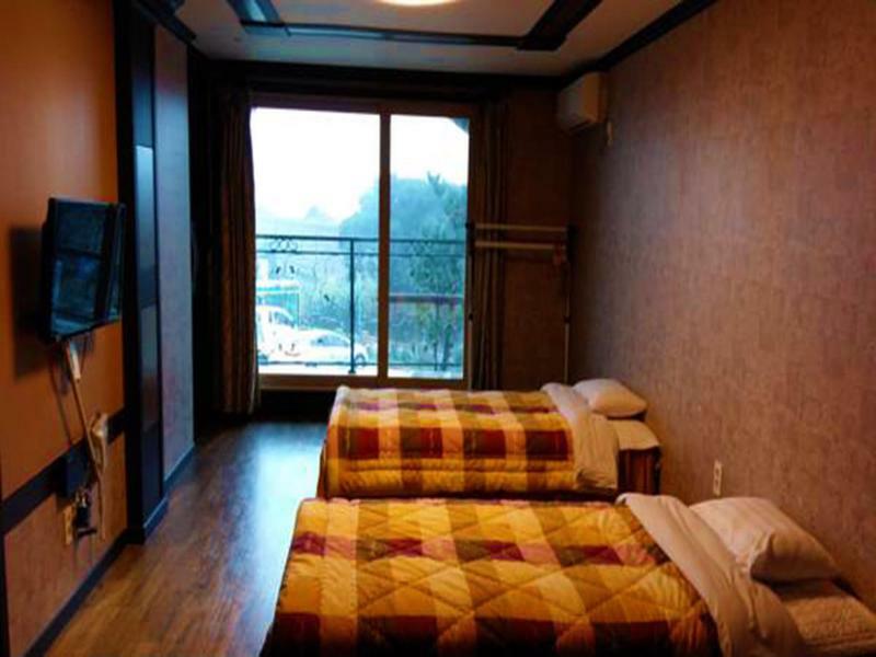 סאוגוויפו Jeju Ts Youth Hostel & Resort מראה חיצוני תמונה